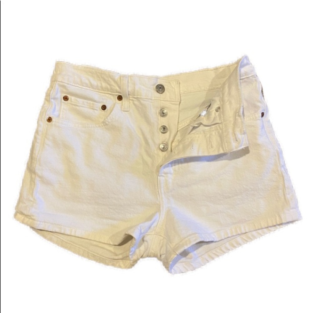 LEVIs jean shorts !!